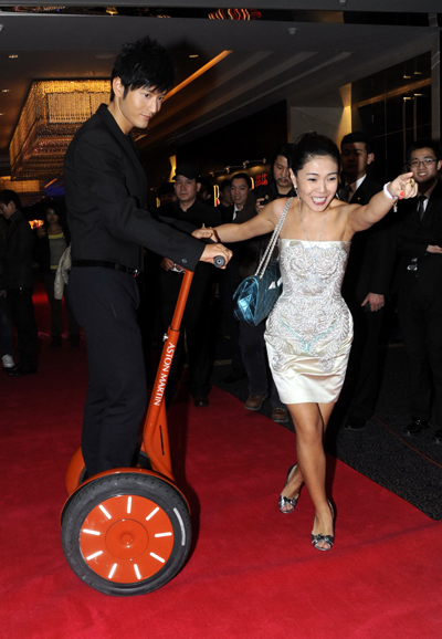 众星出席品味成功领袖会 齐赞成龙最有范