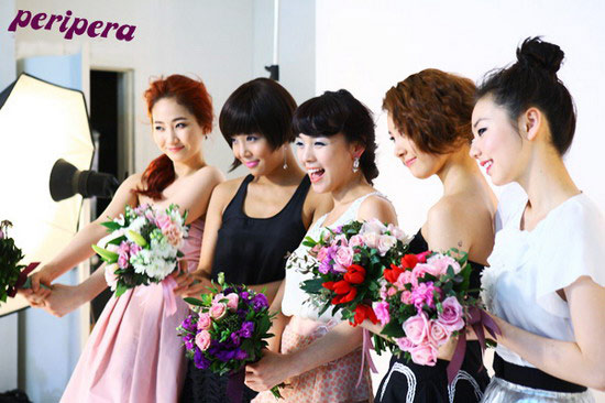 图文:Wonder Girls代言彩妆--五成员笑颜如花