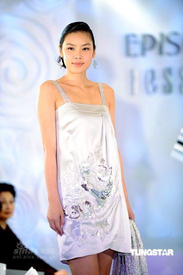 lisa s否认与吴彦祖吸毒 与乐基儿走秀【图】