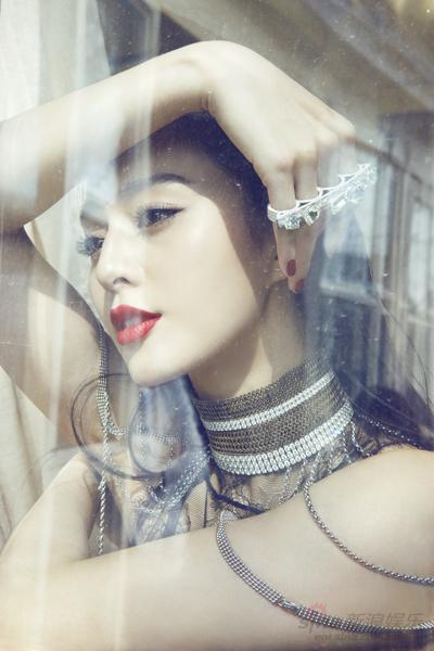 范冰冰烈焰红唇登封面【图】