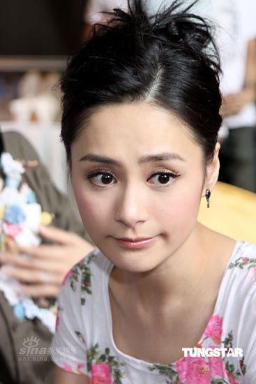 阿娇当众下跪 自曝接下七位数商业代言【图】