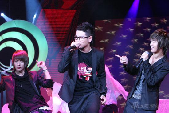 [绝唱4]《绝唱》12进10几乎危及明年选秀批文(组图)