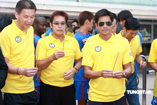 郭富城球场活力四射 谭咏麟脚伤助阵【图】