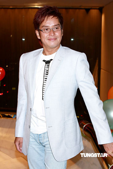 阿娇一身成熟女人味 坦言想出书记录人生【图】