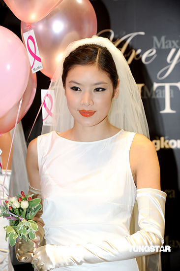 乐基儿穿婚纱犹如公主 杨千嬅露肩裙显典雅【图】