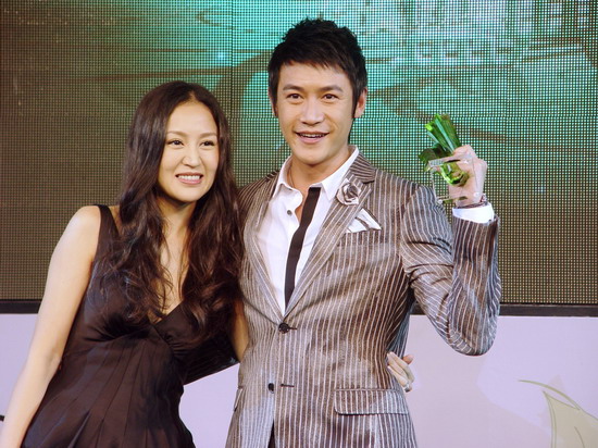 陆毅鲍蕾出席盛典 阿娇称休息为再出发【图】