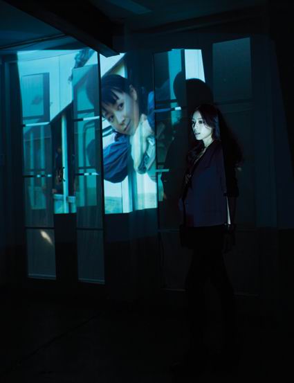 张静初拍光影写真 演绎自己的电影年代【图】