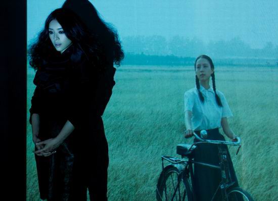 张静初拍光影写真 演绎自己的电影年代【图】