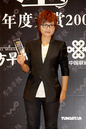 林依晨颁奖礼过生日 唐禹哲周笔畅人气旺【图】