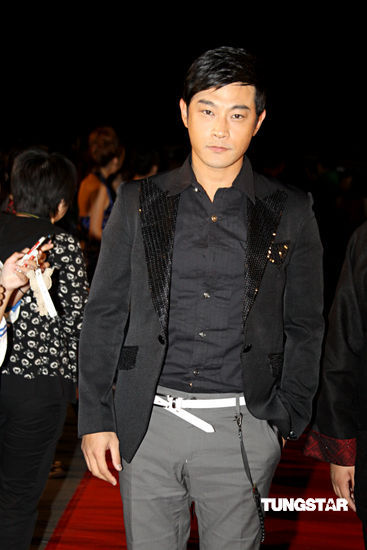 林依晨颁奖礼过生日 唐禹哲周笔畅人气旺【图】