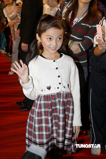 林依晨颁奖礼过生日 唐禹哲周笔畅人气旺【图】