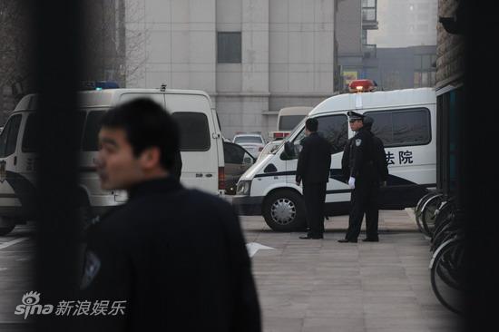 臧天朔案今日将宣判 押解车已抵达法院【图】
