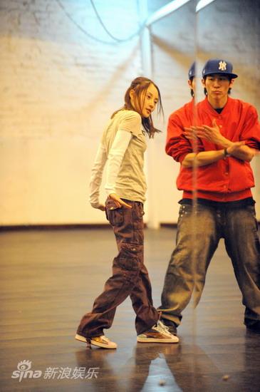 李小璐练舞不见绯闻男友韩庚