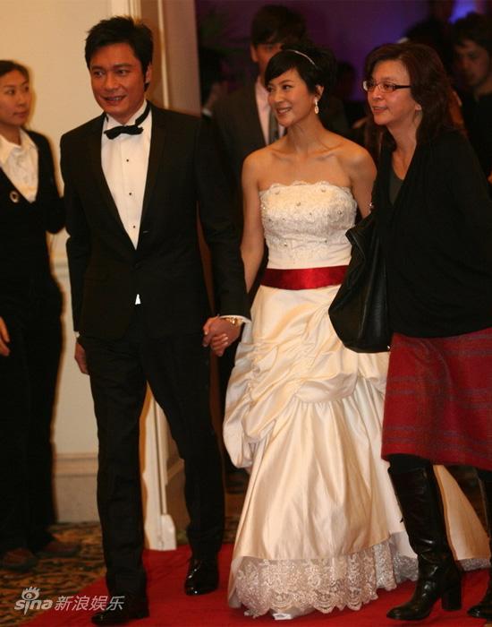 图文:罗嘉良和苏岩大婚-新娘苏岩换装_影音娱乐_