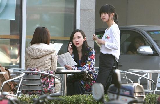 似在呼朋引伴