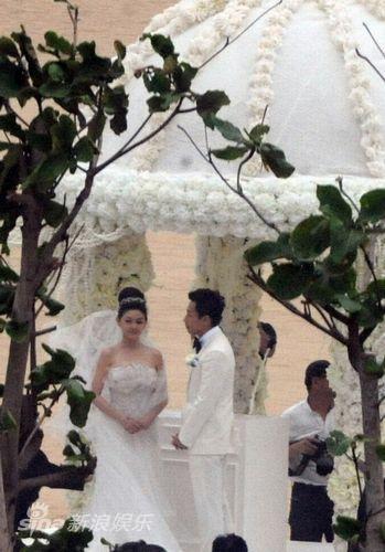 独家组图:大s汪小菲婚礼甜蜜相拥 感动落泪