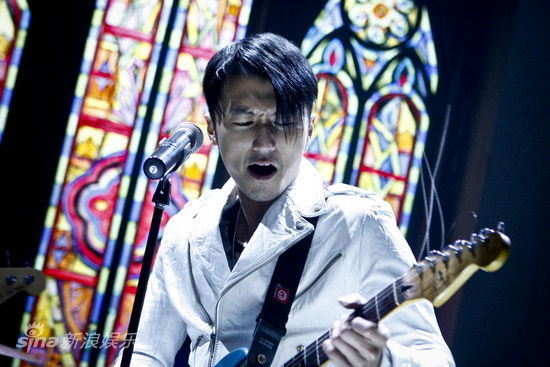 图文:谢霆锋曝剧照-谢霆锋饰演摇滚歌手