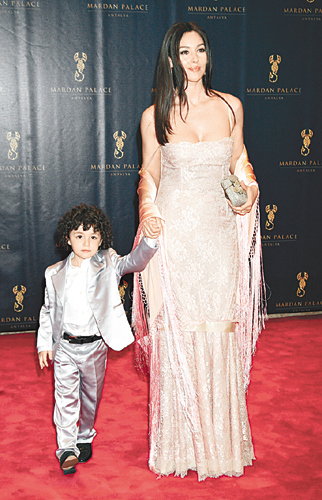 莫妮卡-贝鲁奇香闺被窃 估计损失8万欧元(图)_影音娱乐_新浪网