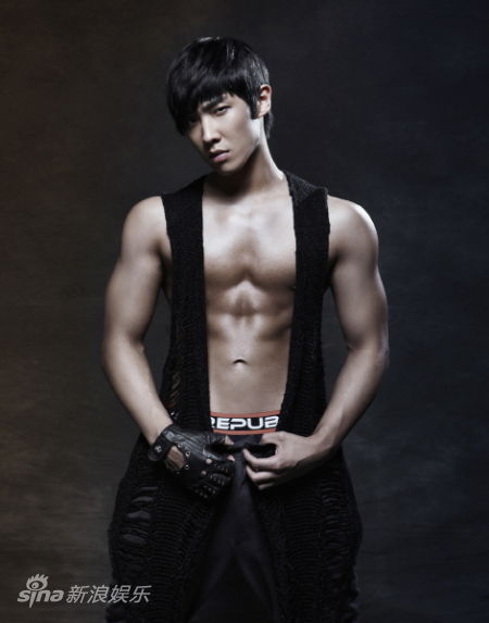 组图:MBLAQ成员李准拍内衣写真 秀健美身材