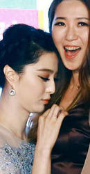 10��ͬ��Ů�Ǽ���˲��