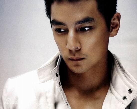  资料 图:《亚洲的天空》金凯恩人选-- 吴彦祖 _影