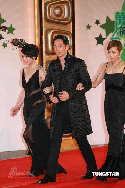 图文：TVB40年台庆红毯邓萃雯陈豪胡杏儿走台