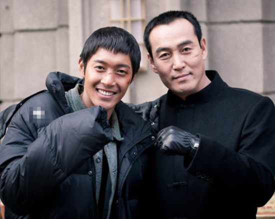 《感激时代》曝片场照 金贤重可爱出镜|金贤重|感激时代|可爱_新浪娱乐_新浪网