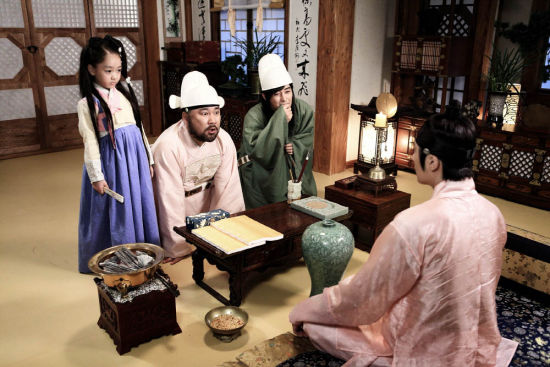 《巡夜人日志》曝剧透照 丁一宇初登场