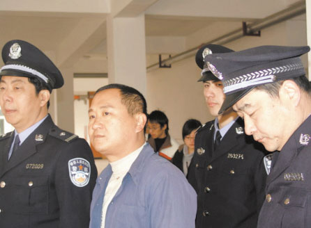 喜剧《兄弟<em>姐妹</em>》28日首播 廖健被抓了?(图)_