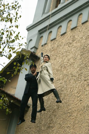 秦岚《红色电波》上演飞檐走壁营救郭晓冬(图)