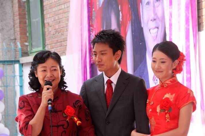 《你是我的生命》杀青 <em>贾乃亮</em>菜棚另类大婚(图