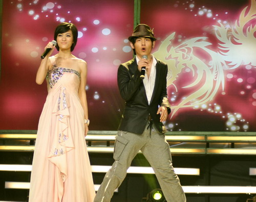 《龙飞凤舞》巨星演唱会上演模仿达人秀