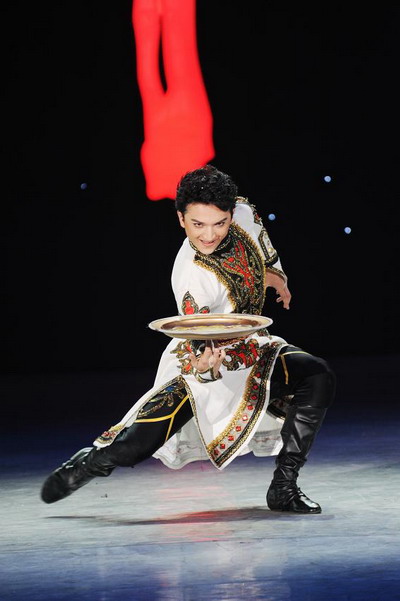 “舞蹈王子”玉米提《金芒果盛典》激情斗舞