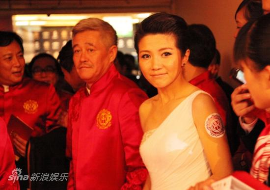 《远山的红叶》颜丙燕华鼎捧奖足现气场(图)