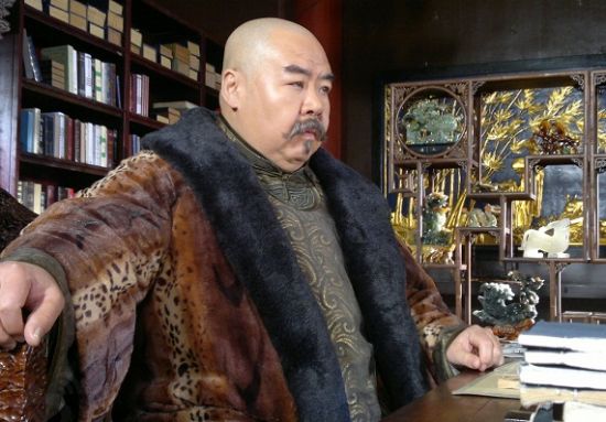 肥猫郑则仕改头换面 一身戎装出演袁世凯