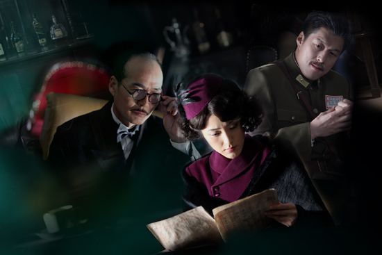 曾黎费尽心机为父报仇