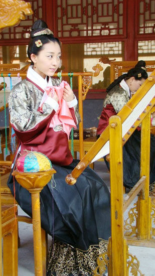 姜鸿《倾城雪》 饰演宫中绣女