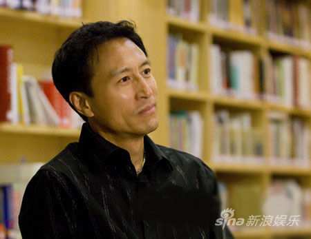 王洛勇成华谊最称职教授 拍戏之余不忘教导学生