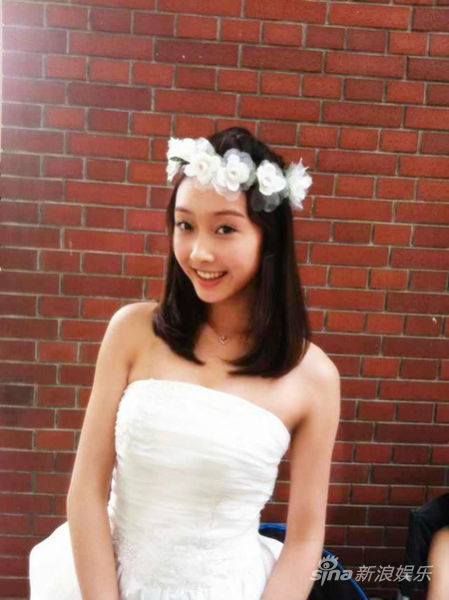 《有效期待》宣璐抹胸小礼服变李沁伴娘