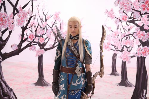 《桃花奇缘》<em>朱梓骁</em>变身三面娇娃