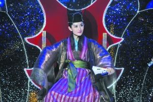 《百变大咖秀》坡姐谢娜变东方不败(图)