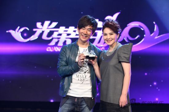 《光荣绽放》对话田歌 任贤齐秀车技|任贤齐|《光荣绽放》|田歌_影音娱乐_新浪网