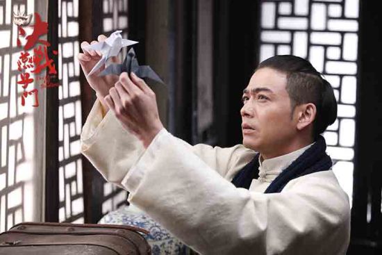 近日,讲述侠盗燕子李三传奇故事的电视剧《决战燕子门》正在贵州卫视