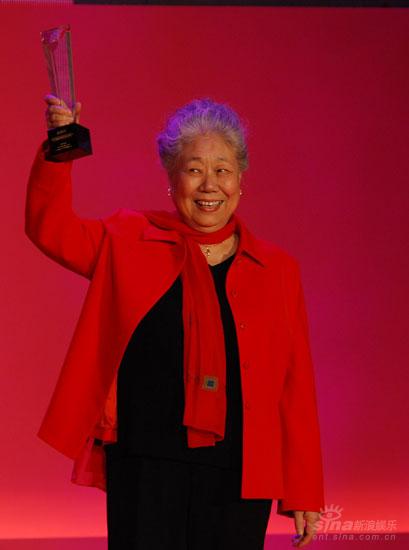 图文:韩影获2007金南方年度表演艺术贡献奖