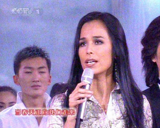 图文：2008央视春晚--韦唯深情演唱歌曲