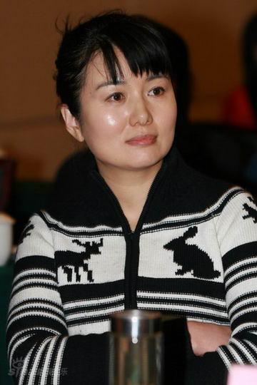 图文：现场探班与发布会--女主演萨日娜