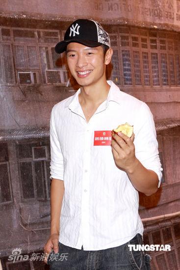 图文:《诱情转驳》开机--高钧贤邻家气质