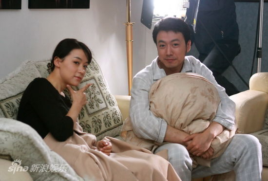 电视剧《深白》探班 曹炳琨"客串"录音师(图)