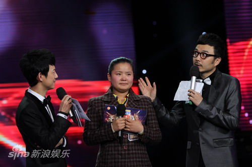 图文:《天声一队》第一场-张倩云感动流泪.