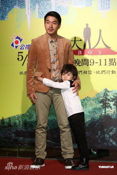 图文:《小孩大人》发布会- 骆炫铭 很粘人_影音